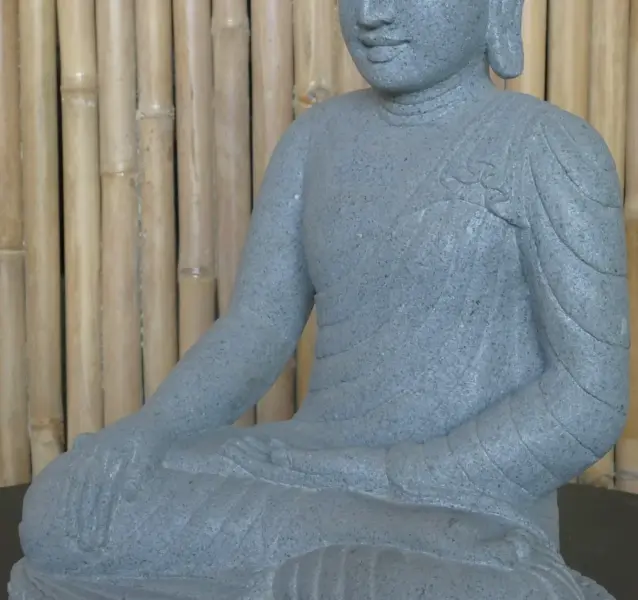 Artikelbild 1 des Artikels “Sitzender Buddha aus Flussstein in Bhumisparsha - Geste des Berührens der Erde. Höhe 51 cm. “